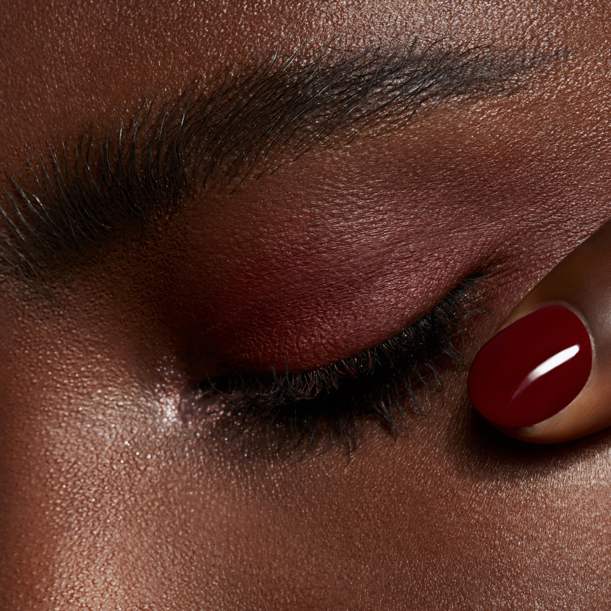 Small Eye Shadow, 1.5 g, Haute Sauce, Model, deep