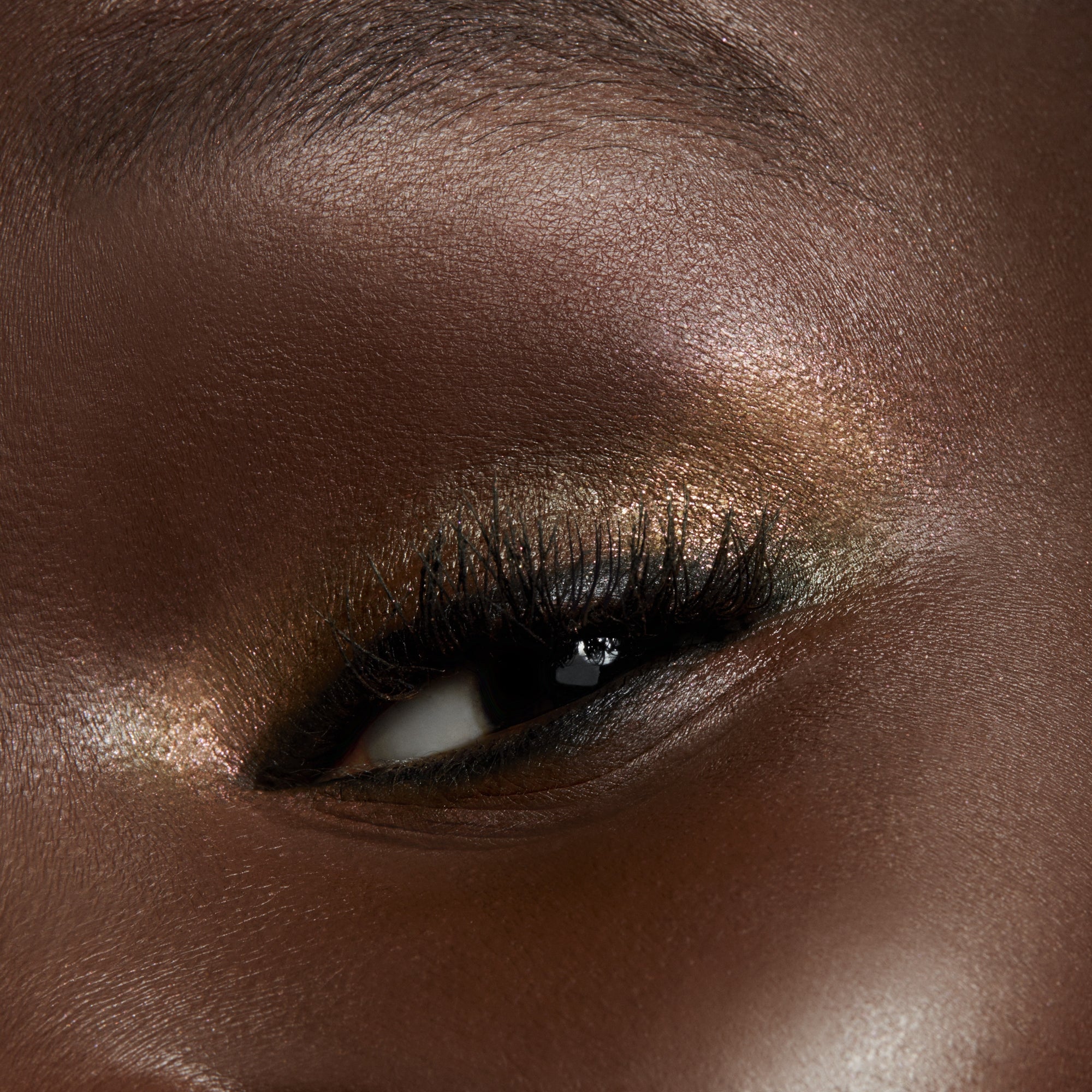 Small Eye Shadow, 1.5 g, Tutu Good, Model, deep