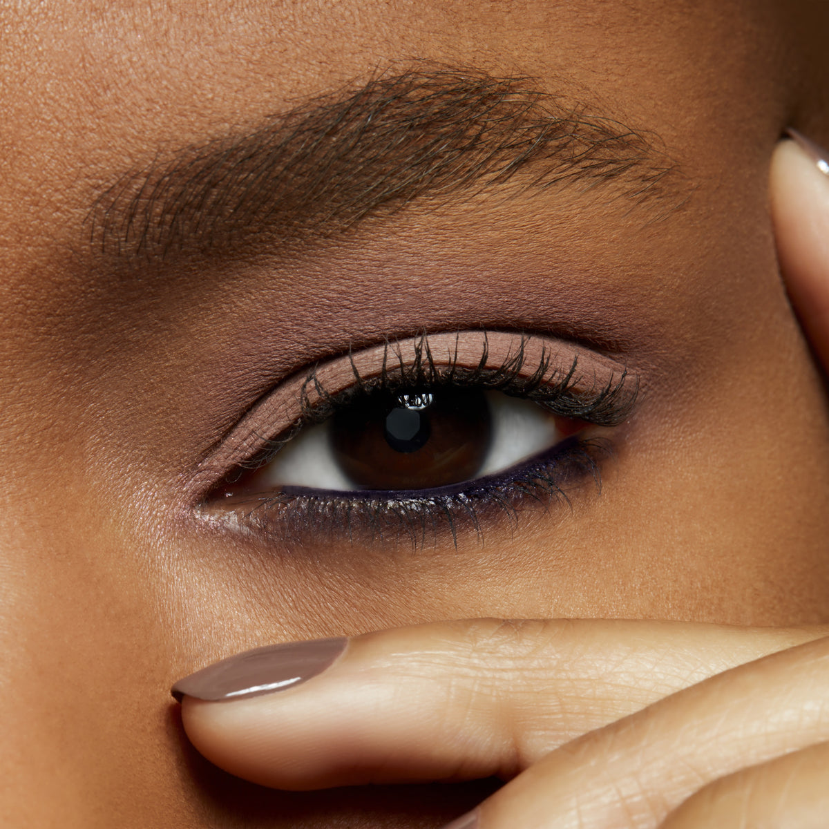 Small Eye Shadow, 1.5 g, Royal Rendezvous, Model, deep