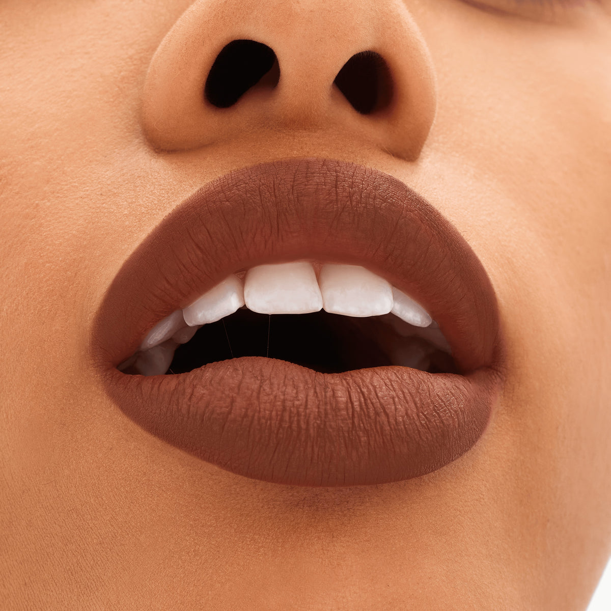 M·A·C Locked Kiss 24hr Lipstick, 1.8 g, Posh, Model, medium
