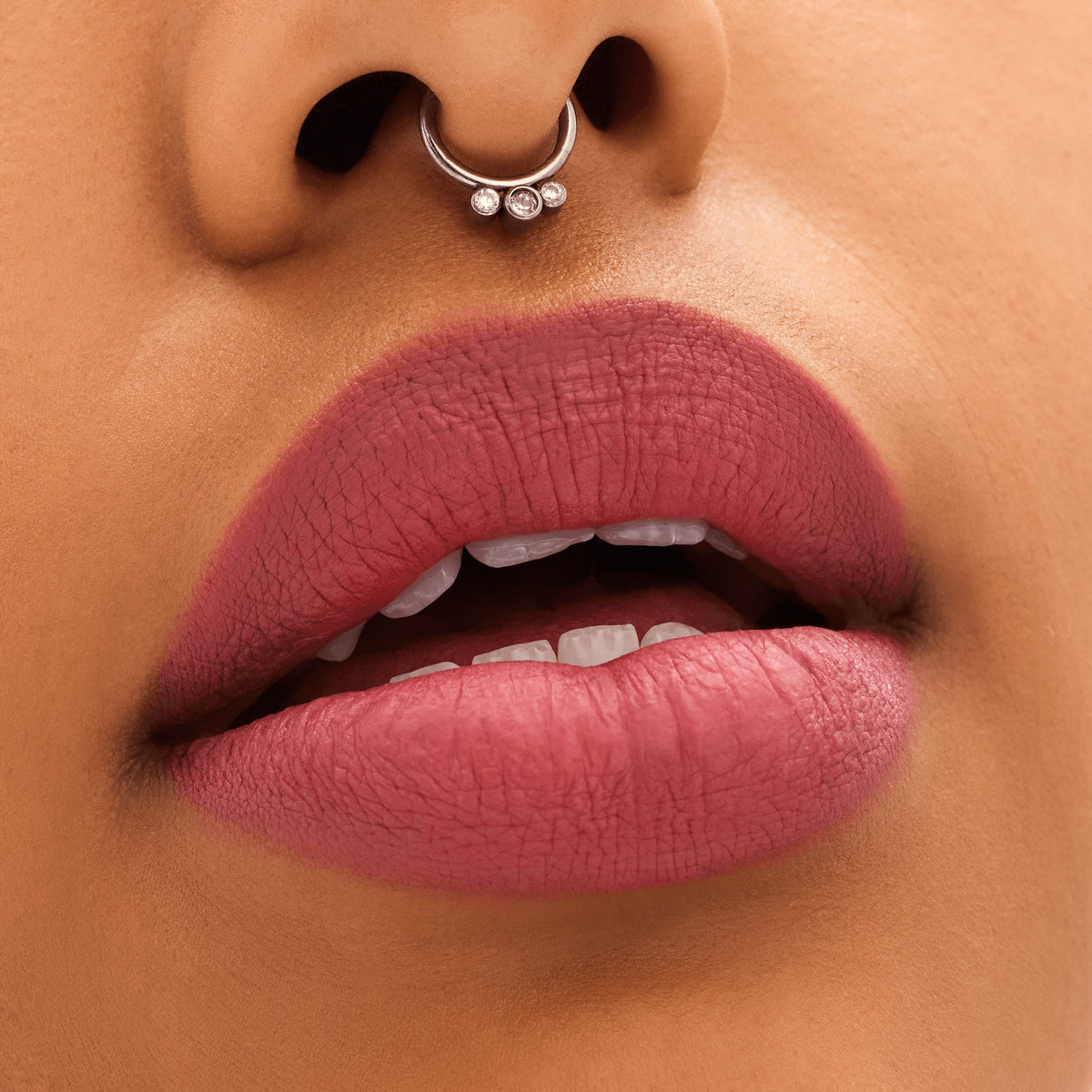 M·A·C Locked Kiss 24hr Lipstick, 1.8 g, Connoisseur, Model, medium