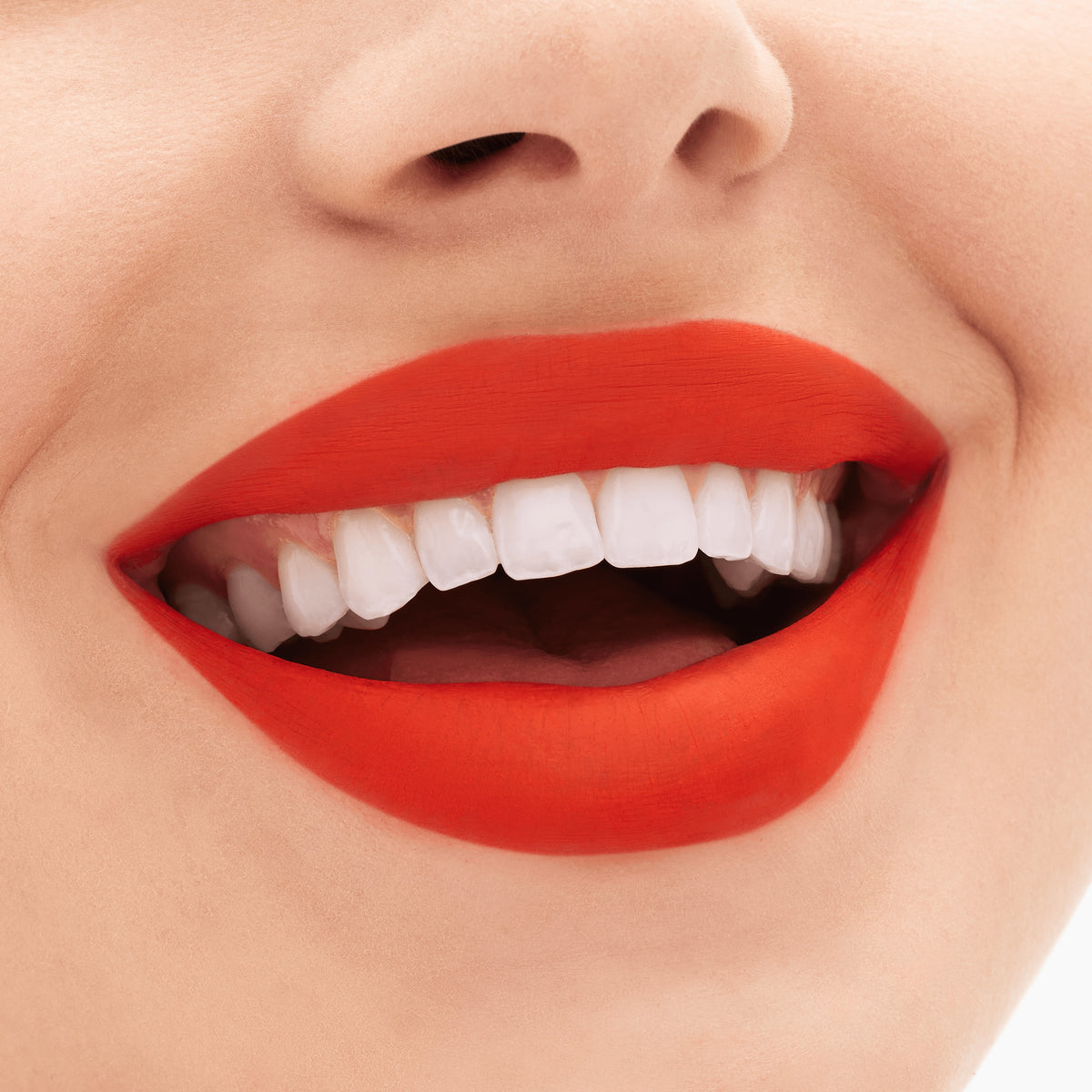 M·A·C Locked Kiss 24hr Lipstick, 1.8 g, Renegade, Model, light