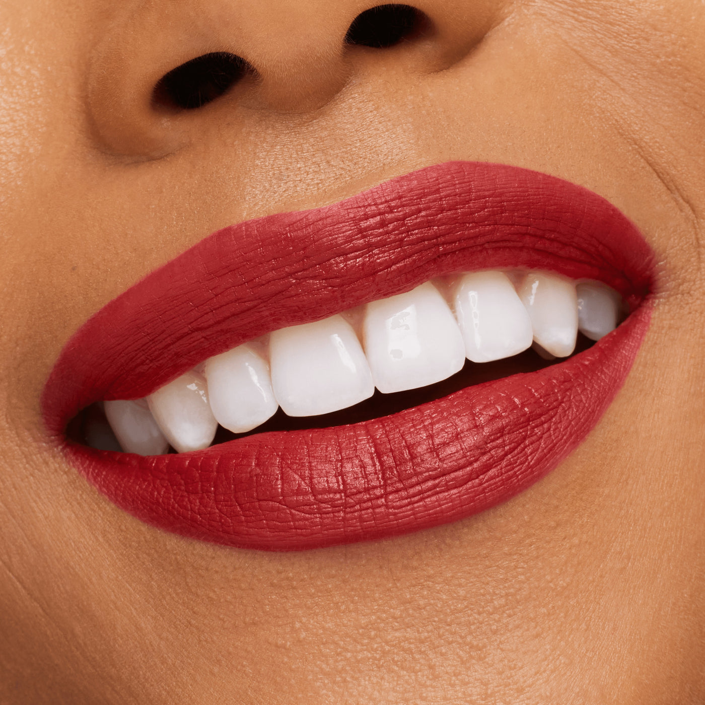 M·A·Cximal Silky Matte Viva Glam Lipstick, 3.5 g, Viva Heart, Model, medium