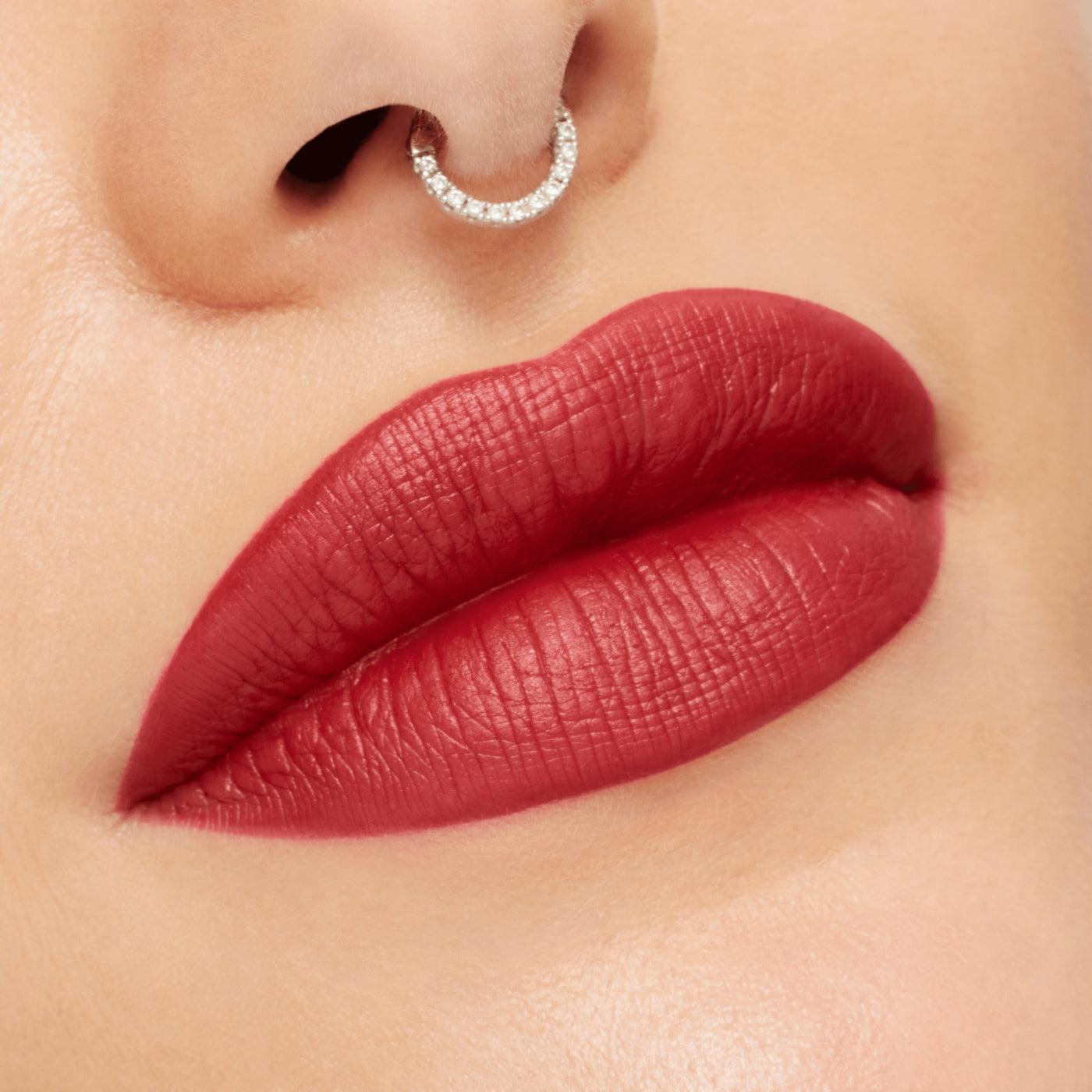 M·A·Cximal Silky Matte Viva Glam Lipstick, 3.5 g, Viva Heart, Model, light