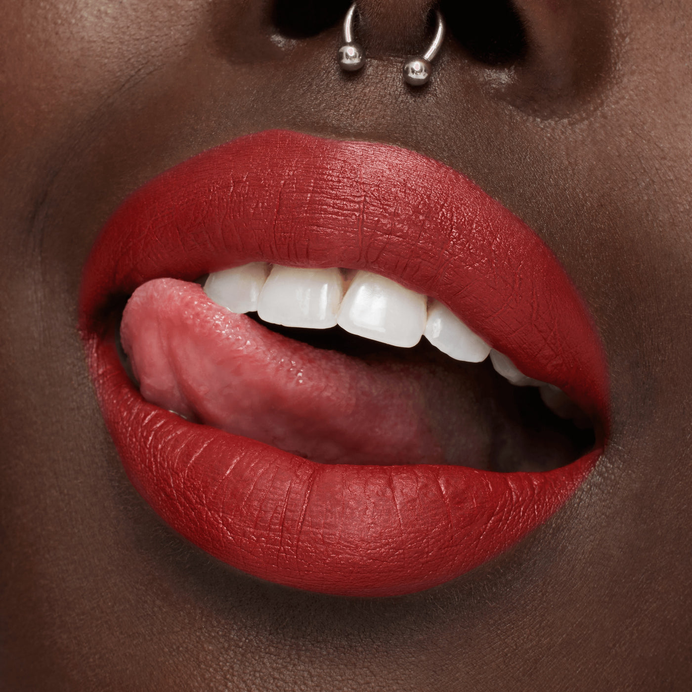 M·A·Cximal Silky Matte Viva Glam Lipstick, 3.5 g, Viva Heart, Model, deep