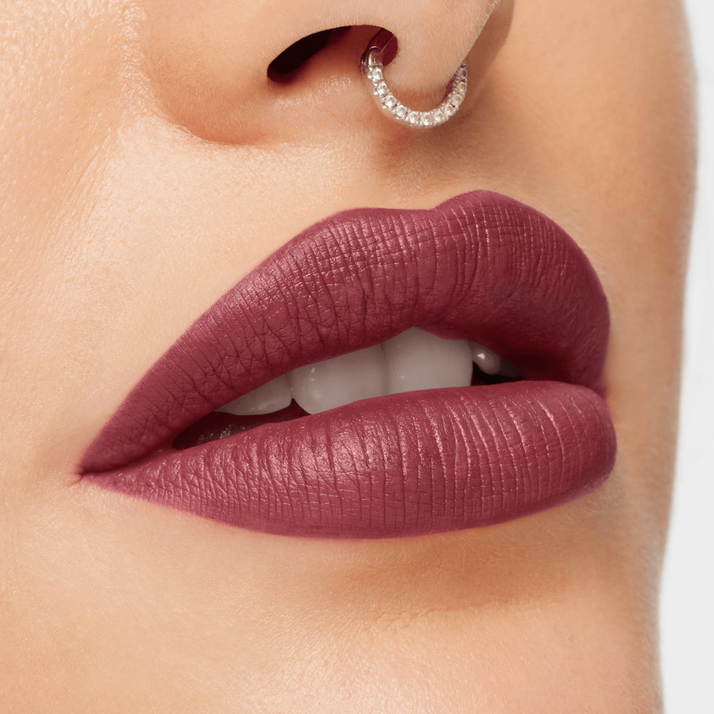 M·A·Cximal Silky Matte Viva Glam Lipstick, 3.5 g, Viva Empowered, Model, light
