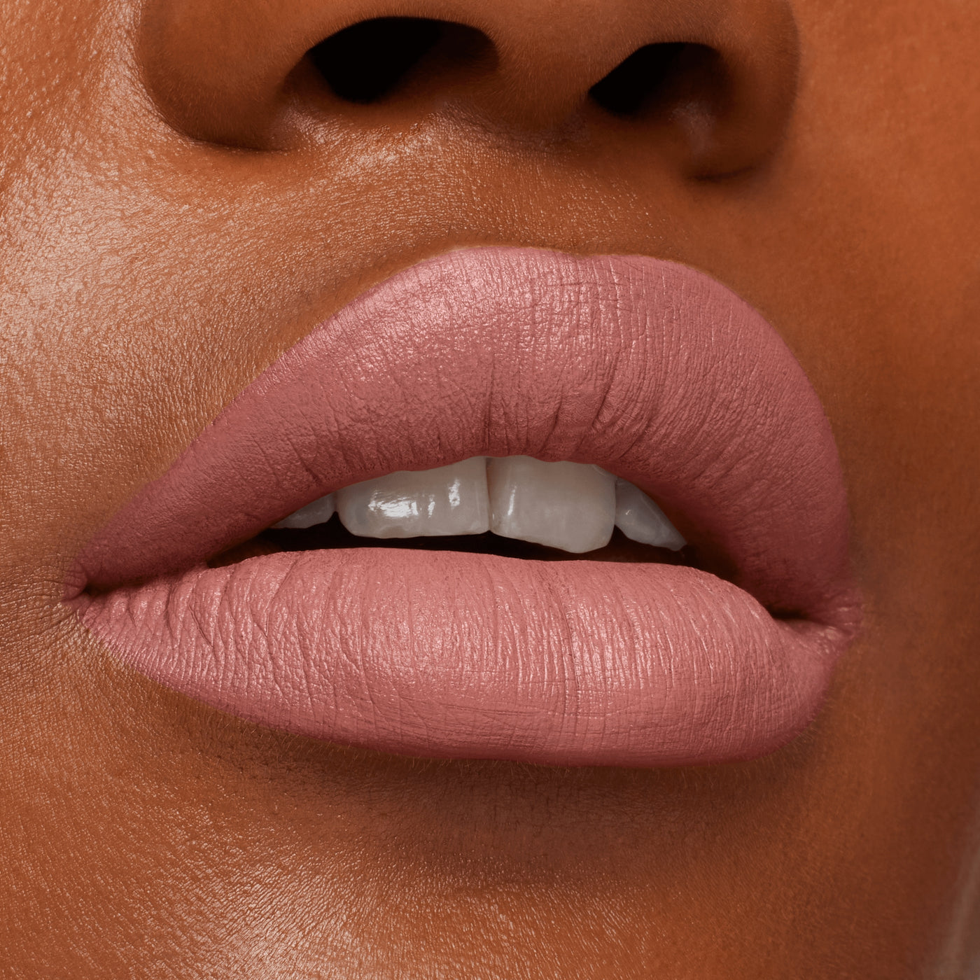 M·A·Cximal Silky Matte Viva Glam Lipstick, 3.5 g, Viva Planet, Model, deep
