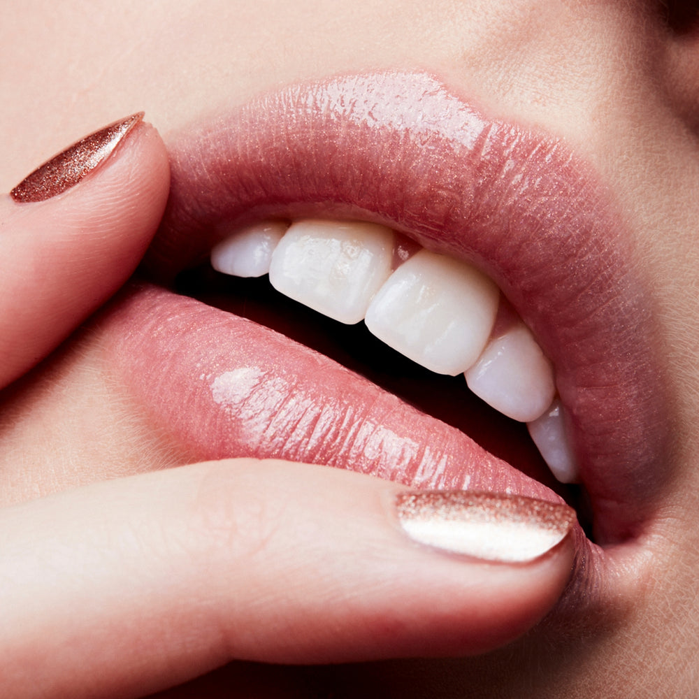 Lipglass, 3.1 ml, Oyster Girl, Model, light