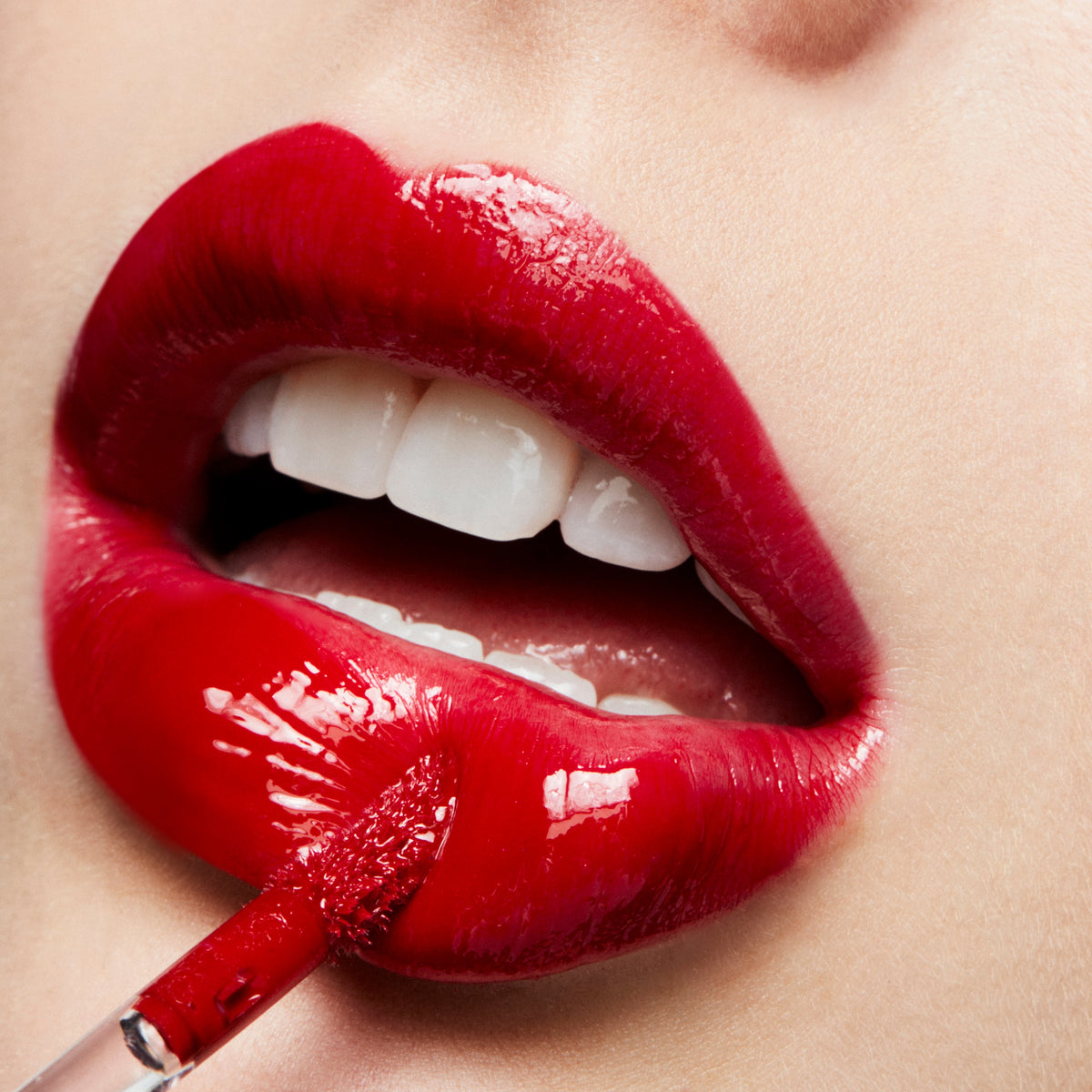 Lipglass, 3.1 ml, Ruby Woo, Model, light