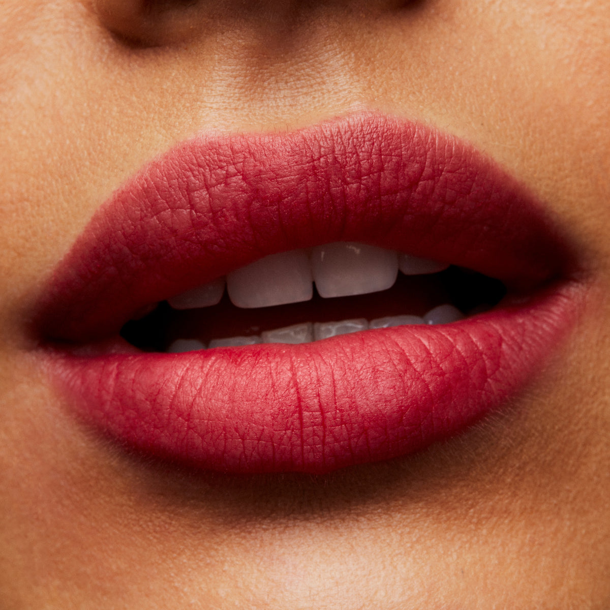Powder Kiss Lipstick, 3.0 g, Werk, Werk, Werk, Model, medium