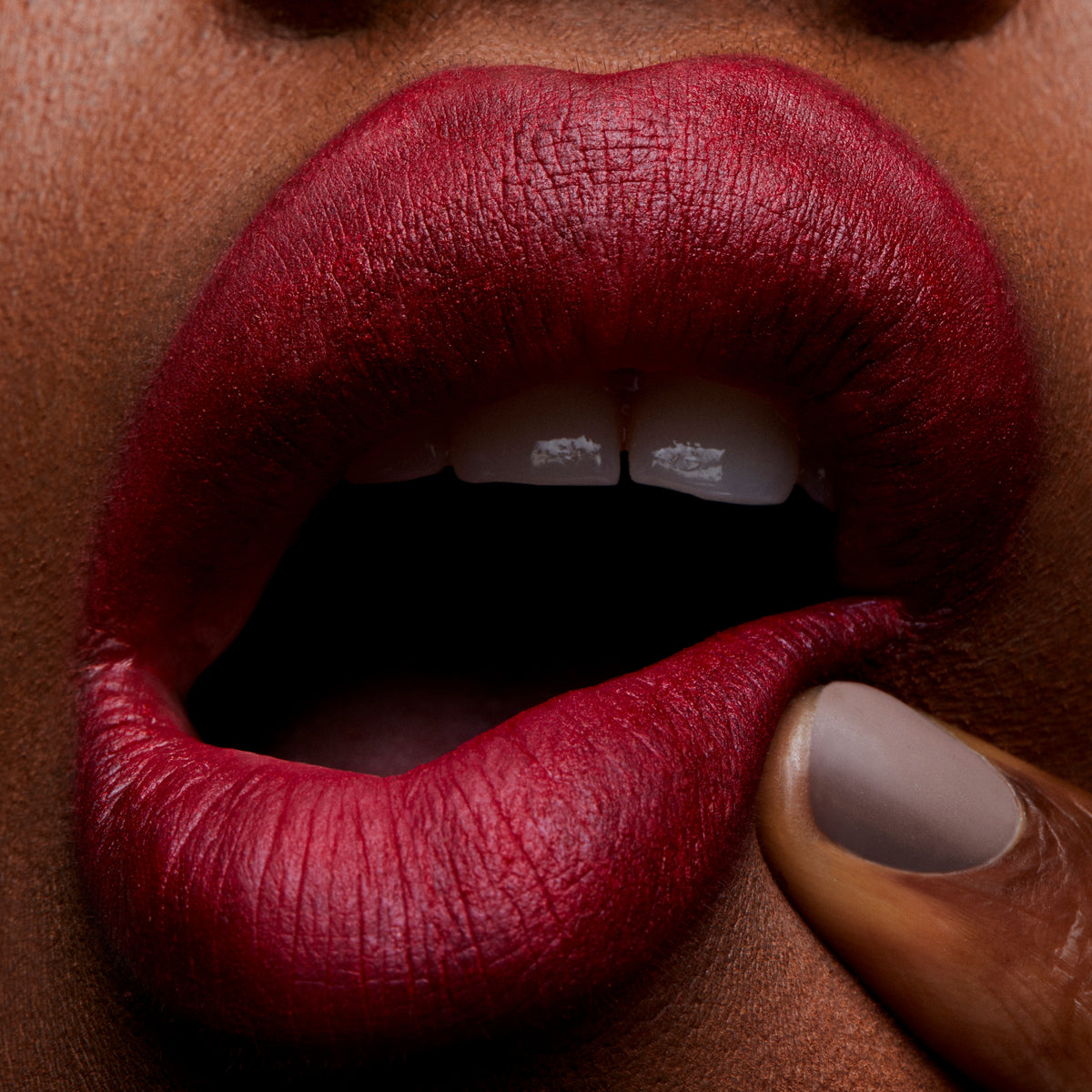 Powder Kiss Lipstick, 3.0 g, Werk, Werk, Werk, Model, deep