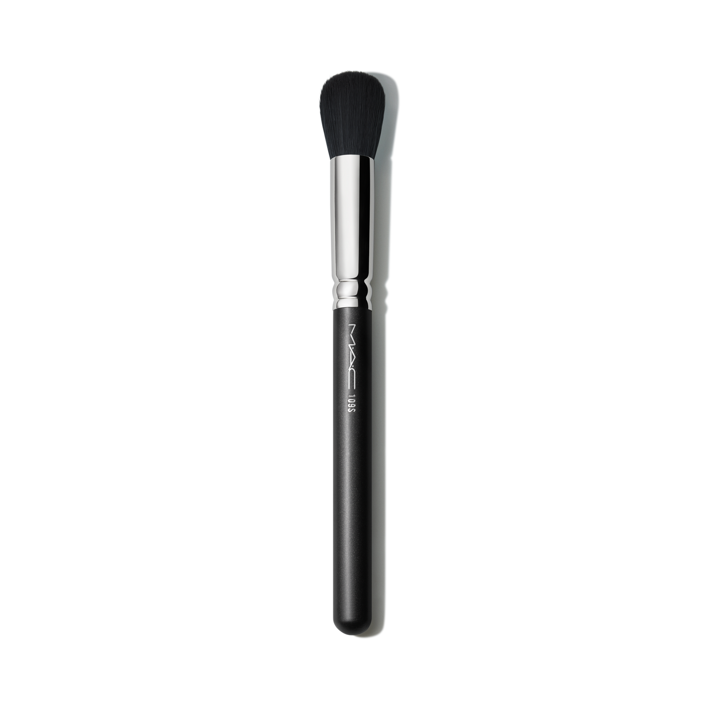 109 Synthetic Small Contour Brush, Product Shot