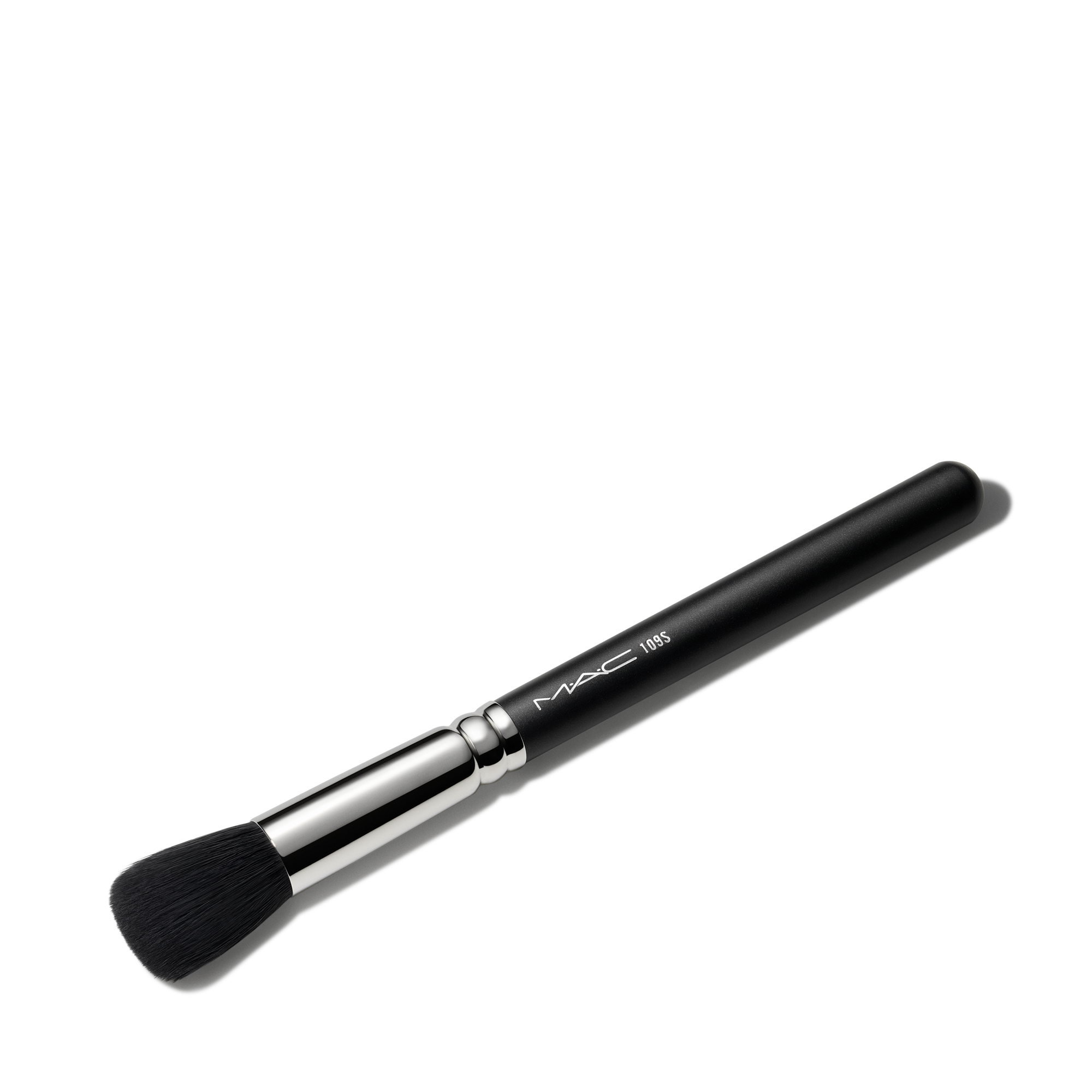 109 Synthetic Small Contour Brush, Product Shot