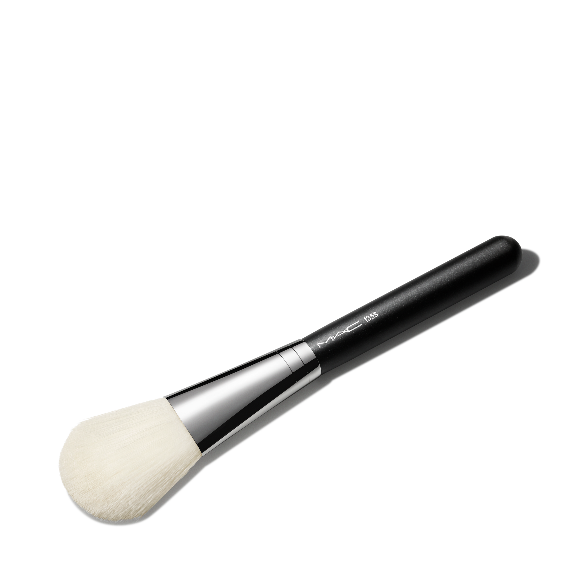 135 Synthetic Large Flat Powder Brush, Product Shot