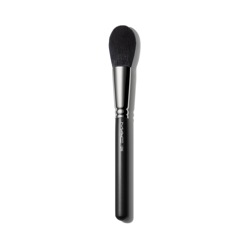 M∙A∙C 240S Large Tapered Blending Brush | M∙A∙C Cosmetics