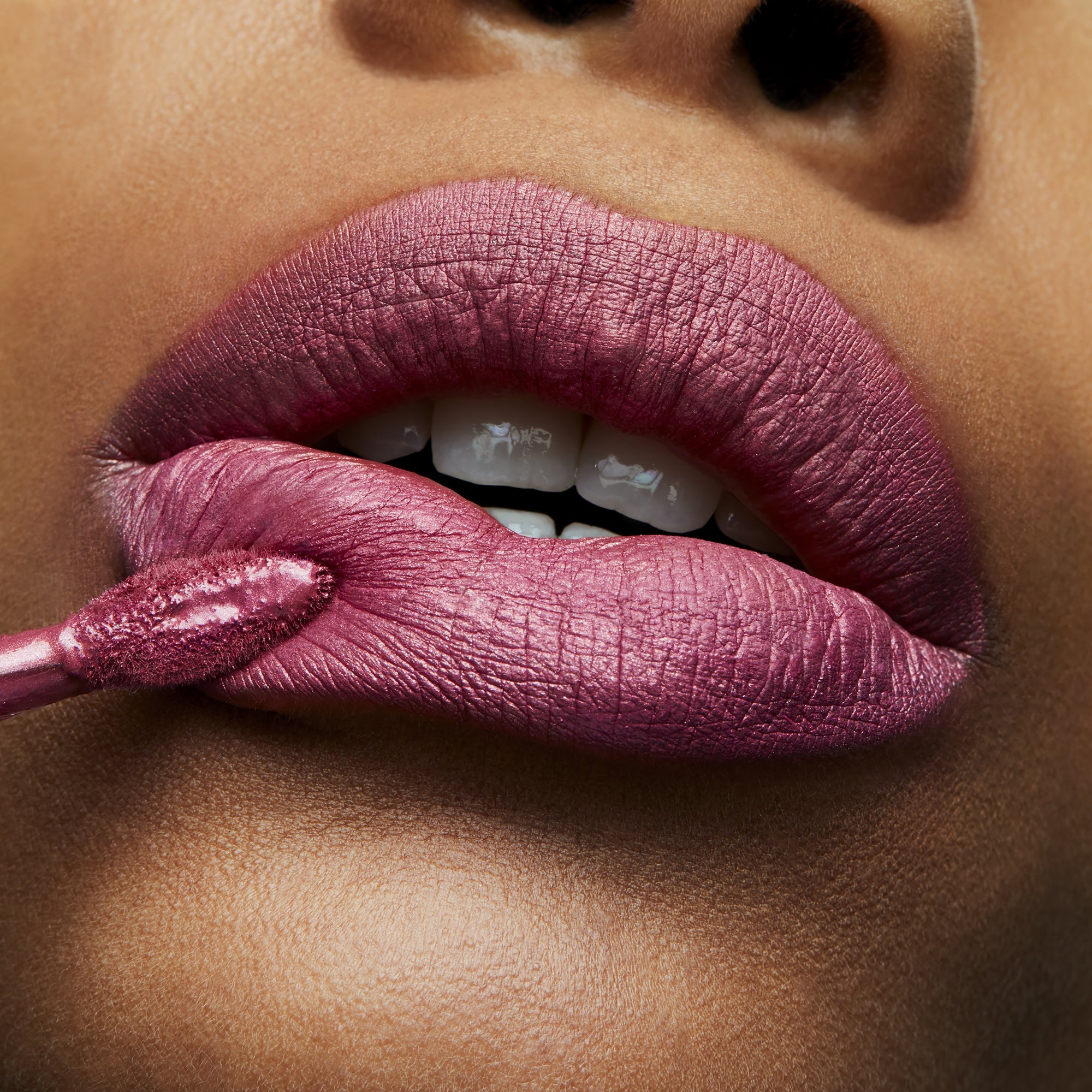 Retro Matte Liquid Lipcolour Metallics, 5.0 ml, Metallic Rose, Model, medium