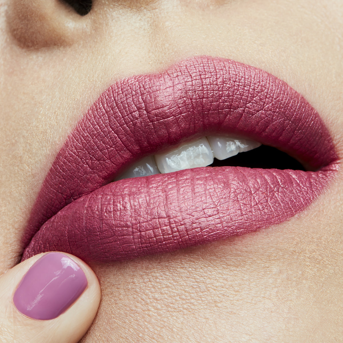 Retro Matte Liquid Lipcolour Metallics, 5.0 ml, Metallic Rose, Model, light