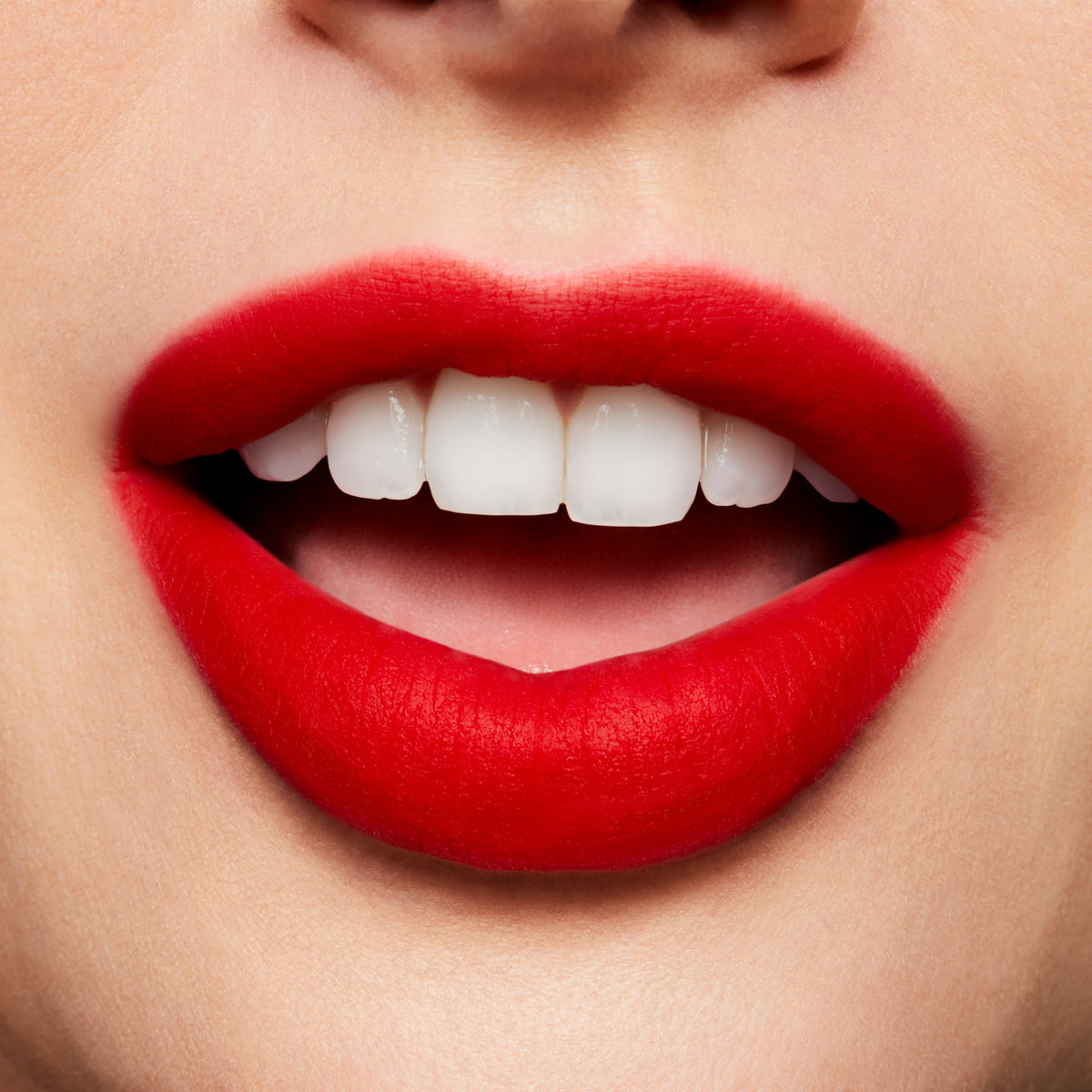 Powder Kiss Liquid Lipcolour, 5.0 ml, M·A·C Smash, Model, light