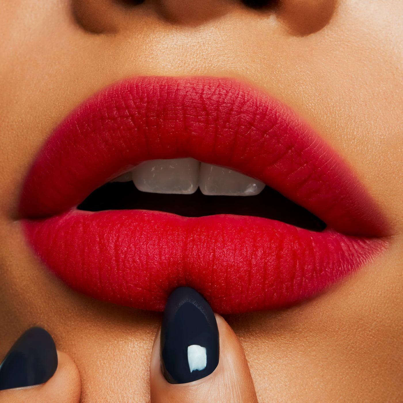 Powder Kiss Liquid Lipcolour, 5.0 ml, Haute Pants, Model, medium