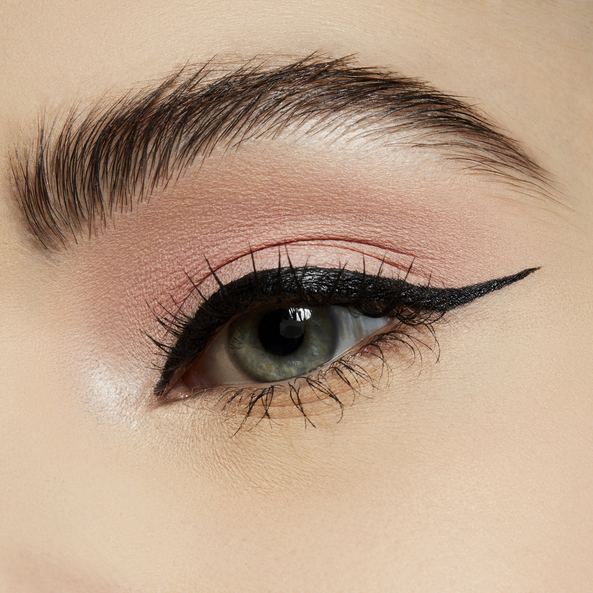 Powder Kiss Soft Matte Eye Shadow, 1.5 g, Felt Cute, Model, light