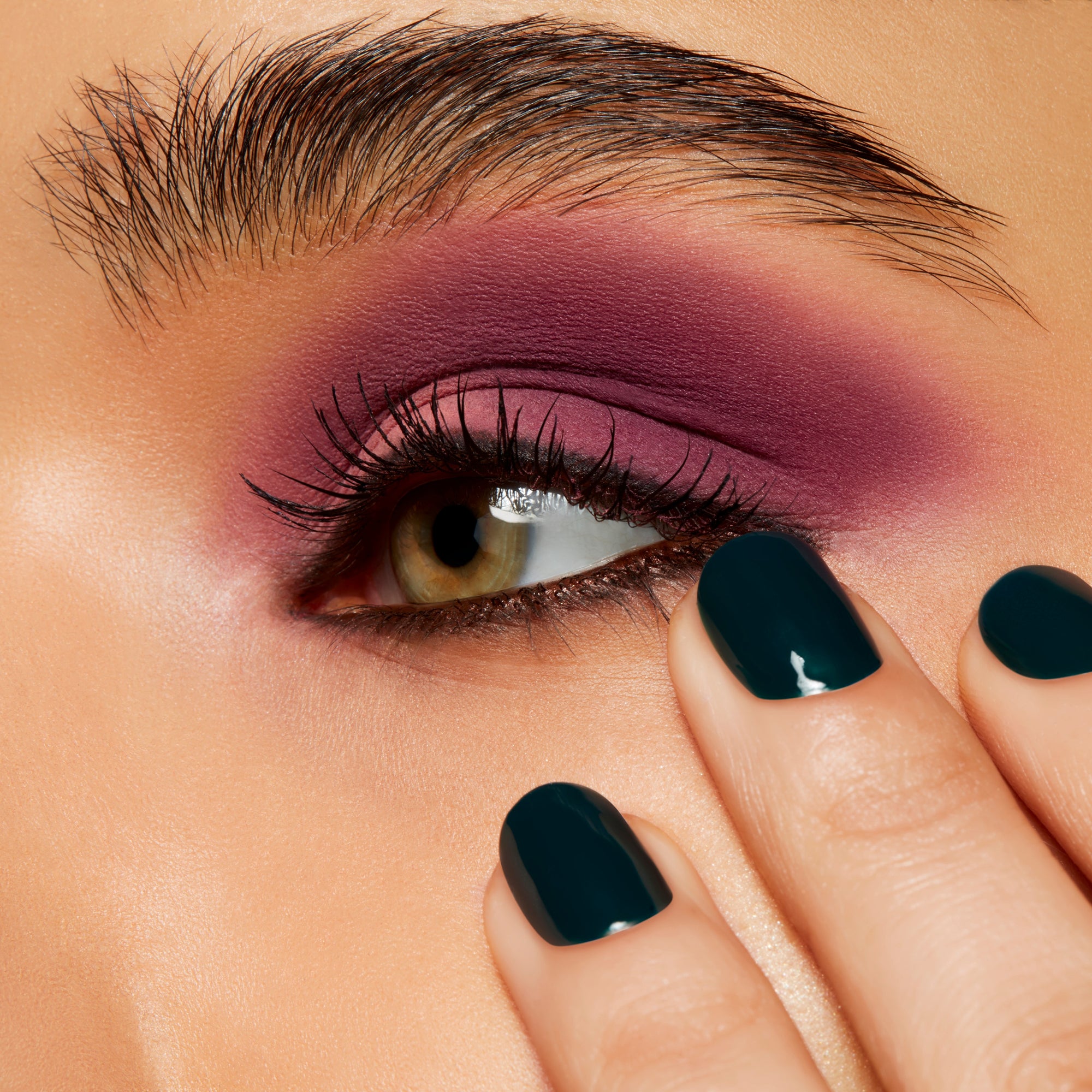 Powder Kiss Soft Matte Eye Shadow, 1.5 g, Lens Blur, Model, medium