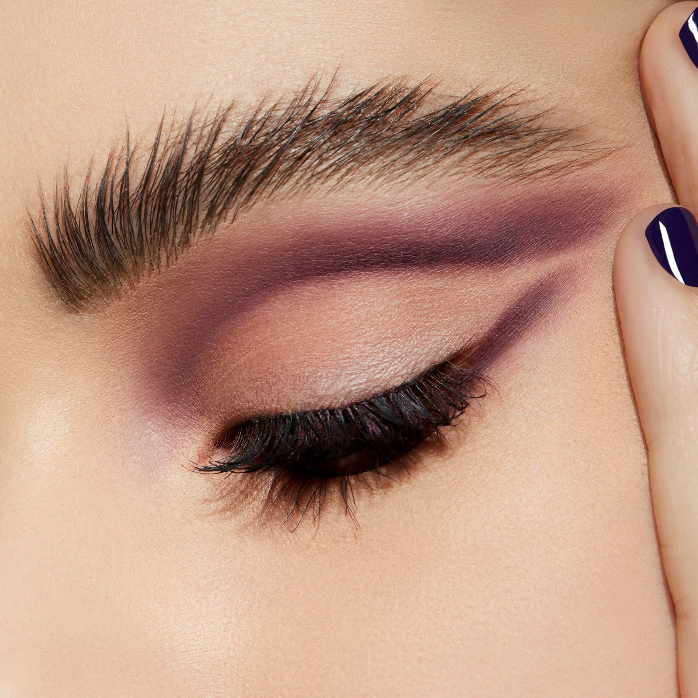 Powder Kiss Soft Matte Eye Shadow, 1.5 g, P For Potent, Model, light