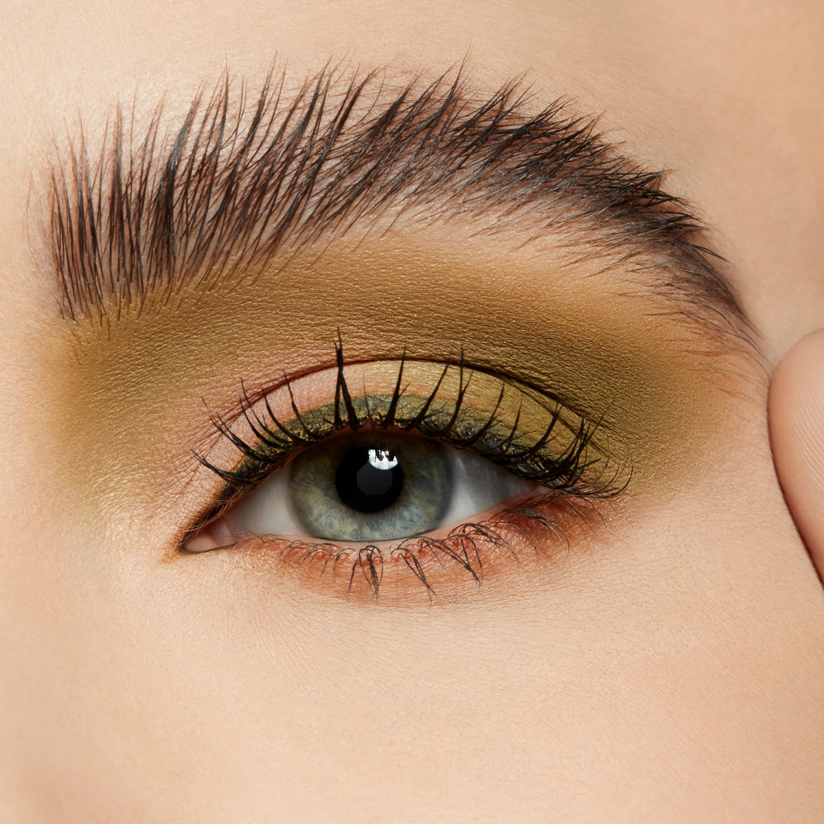 Powder Kiss Soft Matte Eye Shadow, 1.5 g, Per-Suede Me, Model, light