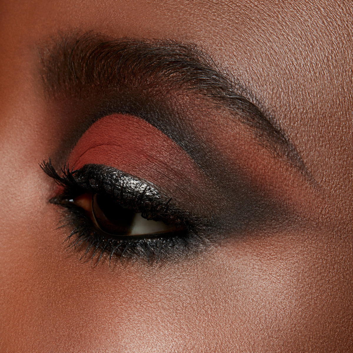 Powder Kiss Soft Matte Eye Shadow Pro Palette, 1.5 g, Devoted To Chili, Model, deep