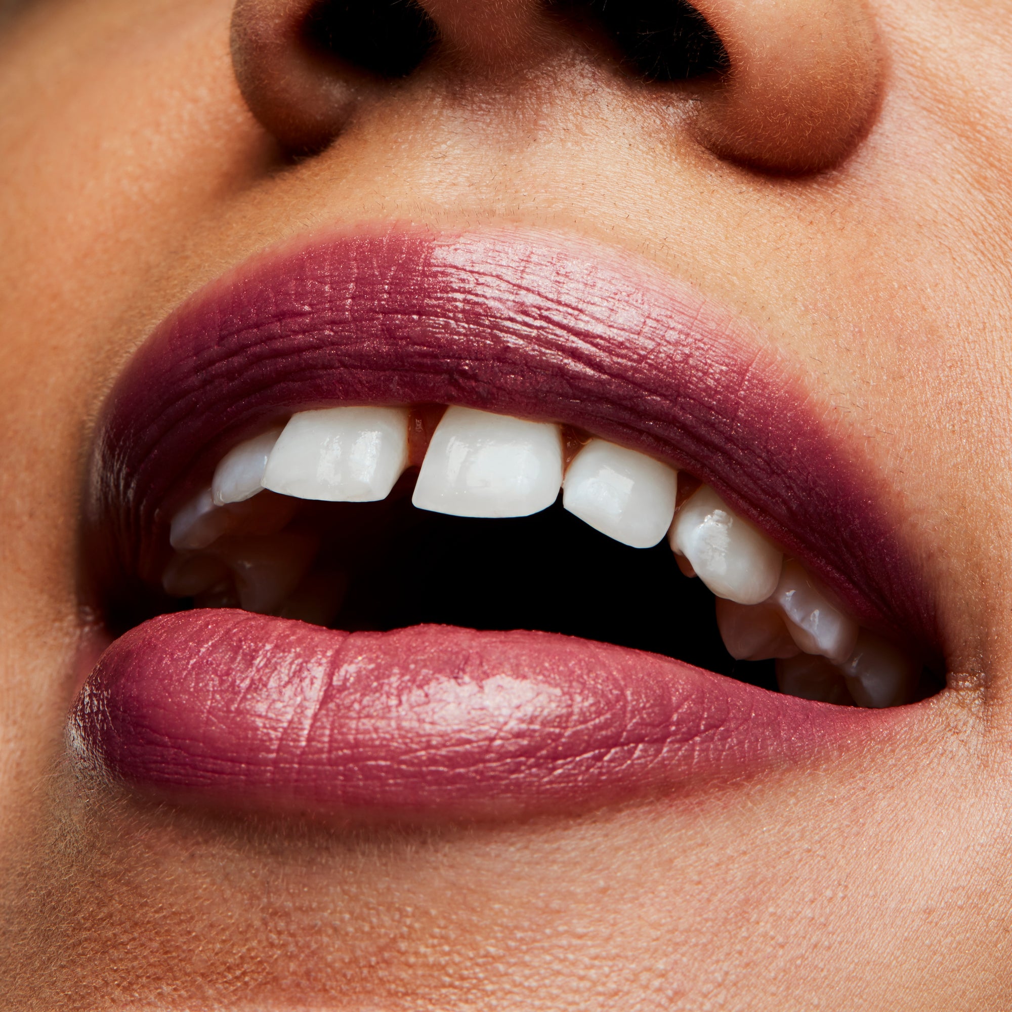 Frost Lipstick, 3.0 g, Plum Dandy, Model, medium