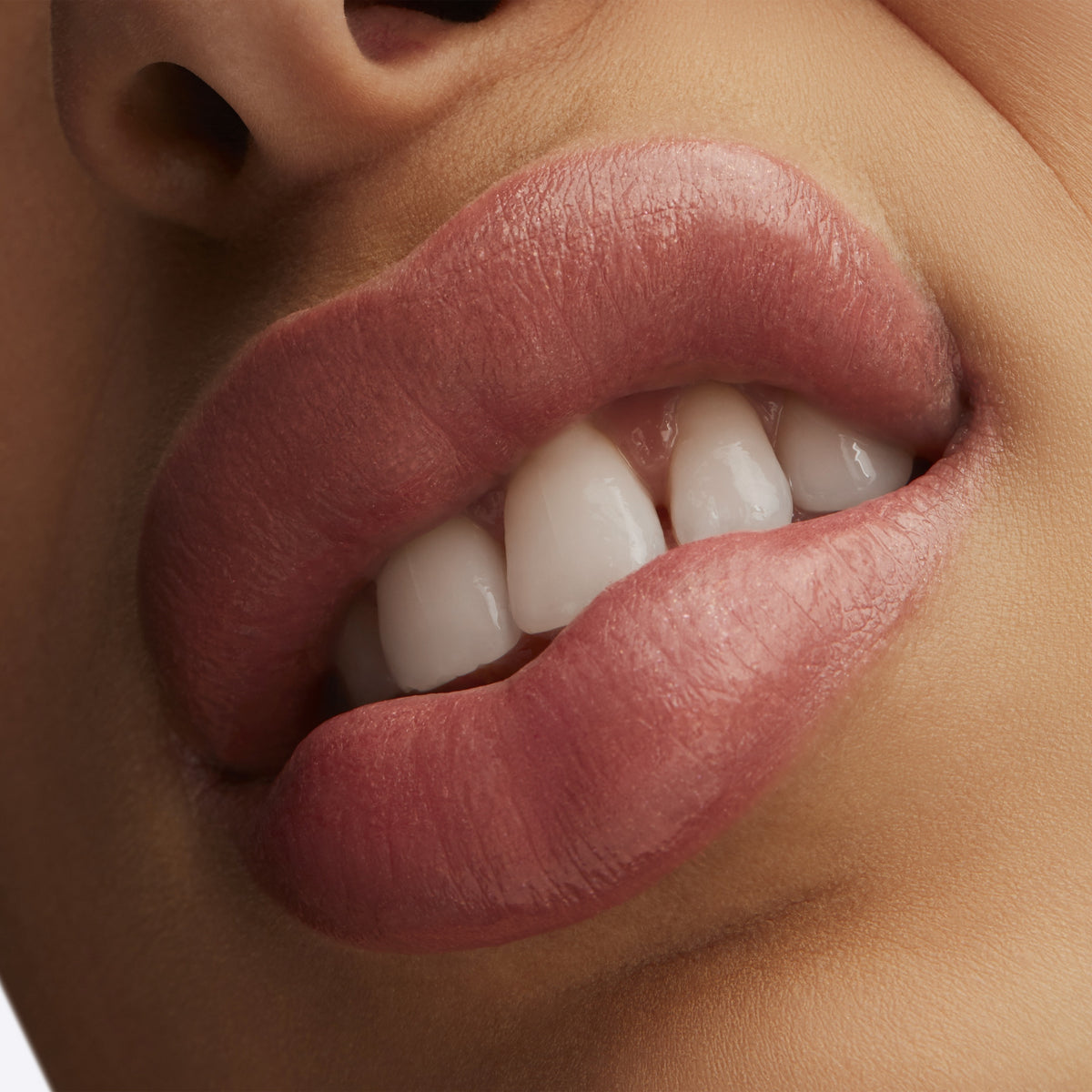 Lustreglass Sheer Shine Lipstick, 3.0 g, Thanks, It’s M·A·C!, Model, medium