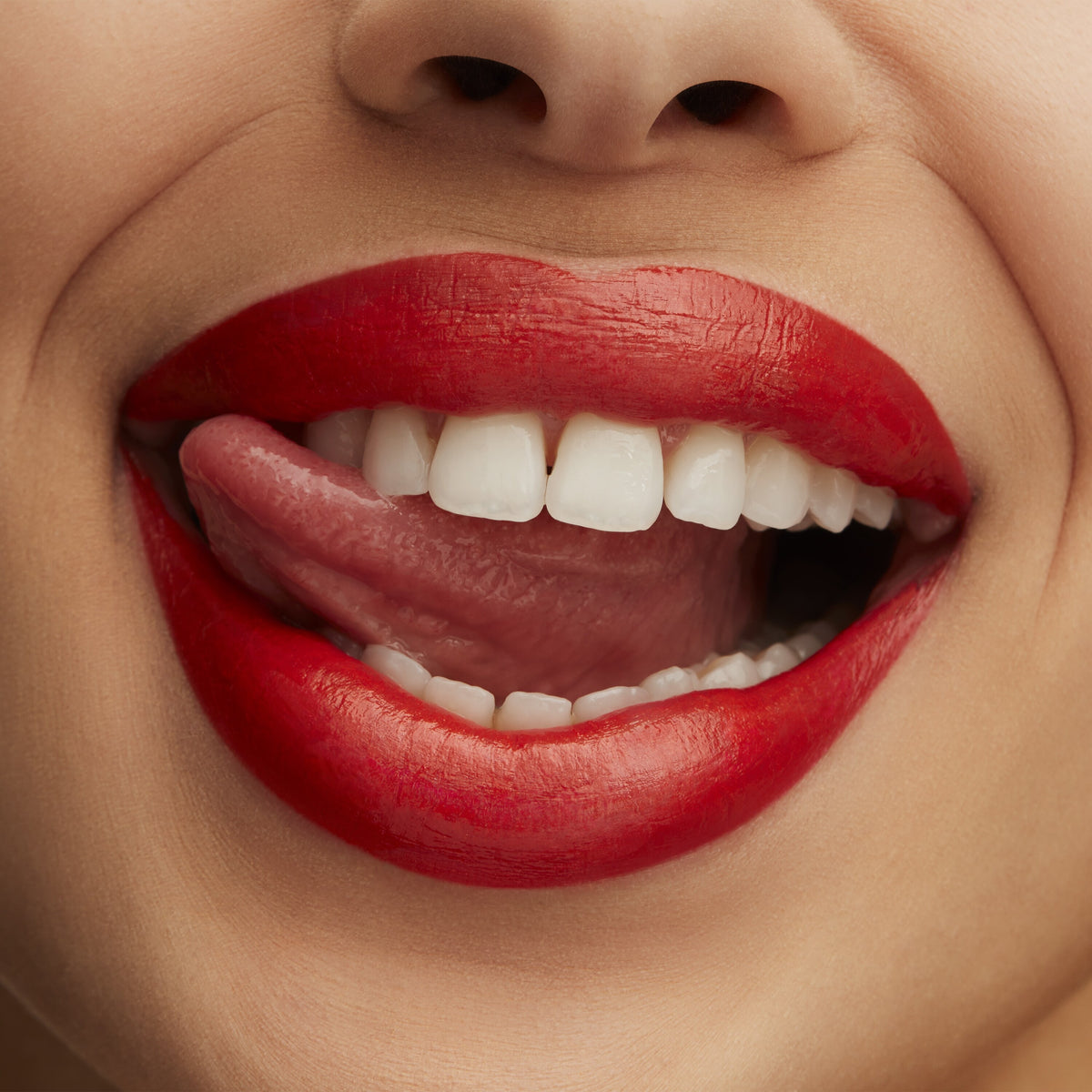 Lustreglass Sheer Shine Lipstick, 3.0 g, TNTeaser, Model, medium