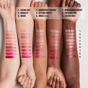 M·A·Cximal Sleek Satin Lipstick, 3.5 g, Lovers Only, Model