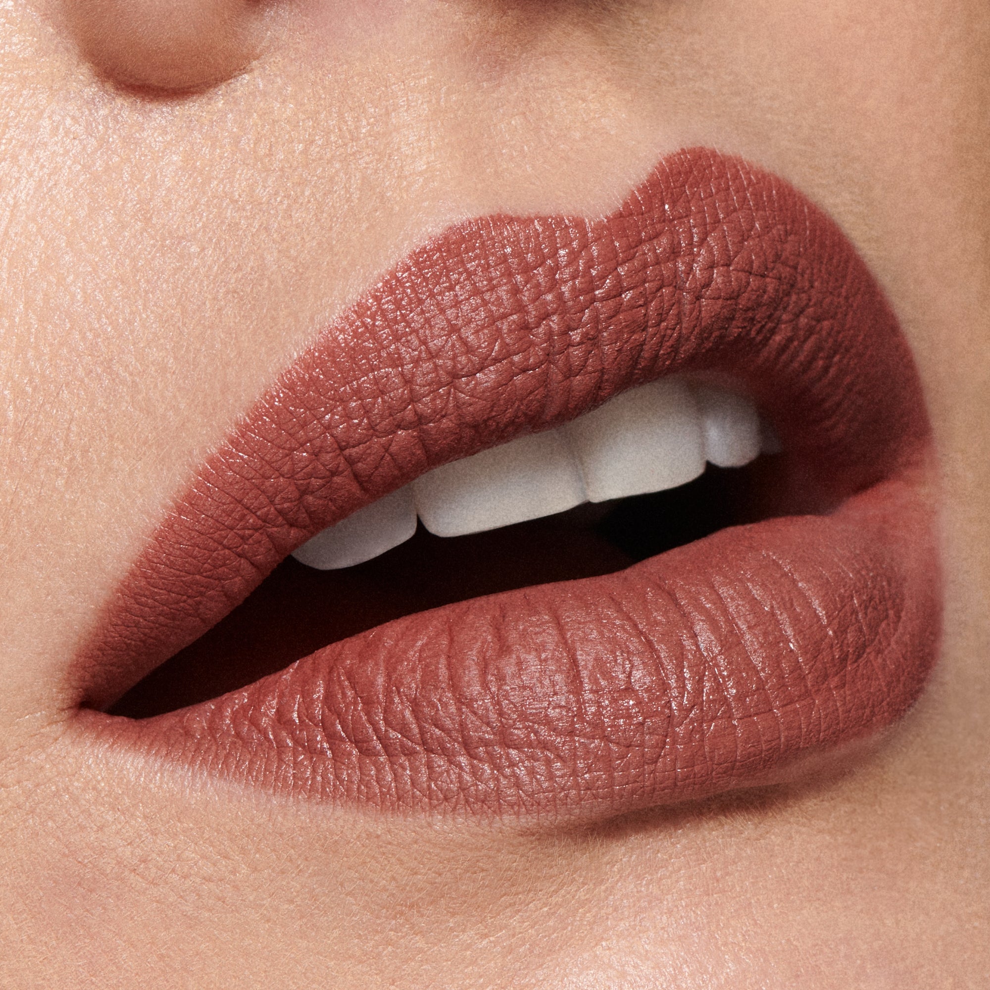 M·A·Cximal Silky Matte Lipstick / Sepia Collection, 3.5 g, Timeless Taupe, Model