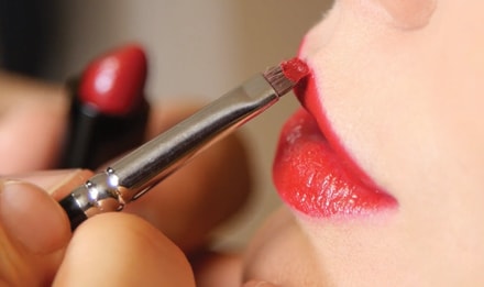 Click on Video demonstrate about Classic red lips and cat eyes
