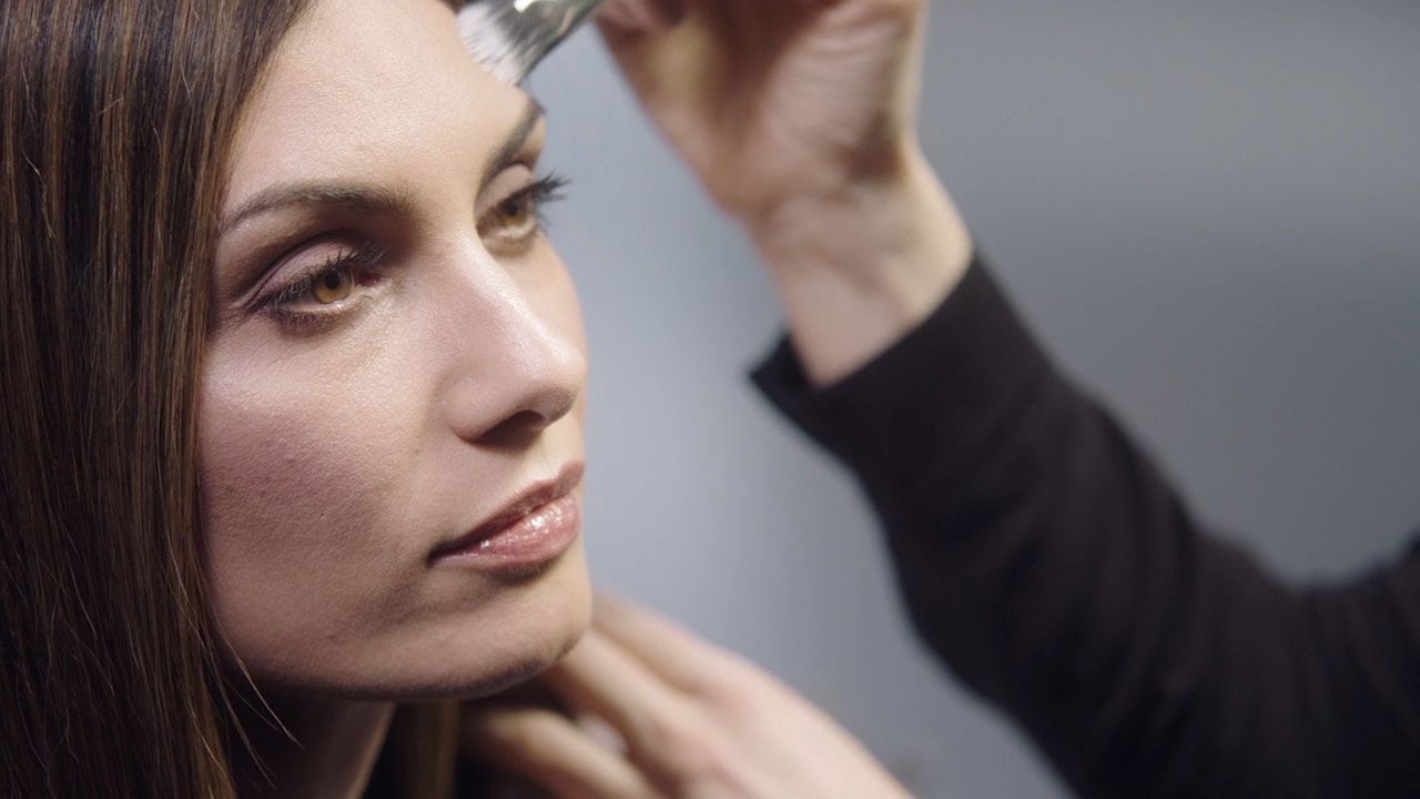 ARTISTS UP CLOSE:<br> Strobing For Light Skin