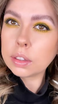 Connect In Colour Eye Shadow Palette: Embedded in Burgundy